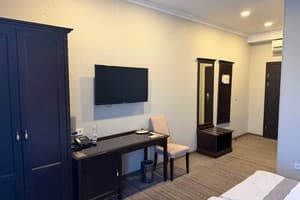 Отель Optima Collection Парк Отель Ивано-Франковсk. Улучшенный двухместный Гранд (для людей с ограниченными физическими возможностями 204а) 2